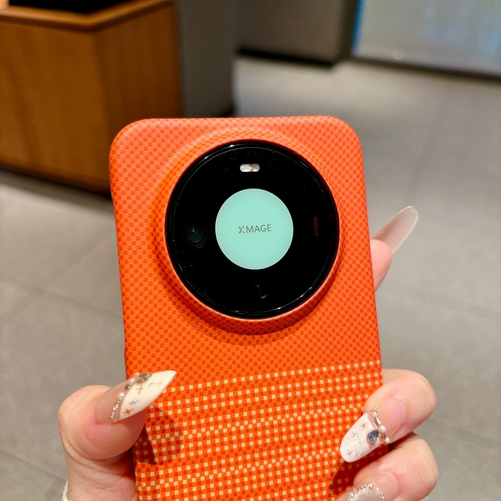 럭셔리 프로스티드 하프 프레임 카본 파이버 PC 마그네 - Huawei Pura 70 리뷰 및 가격